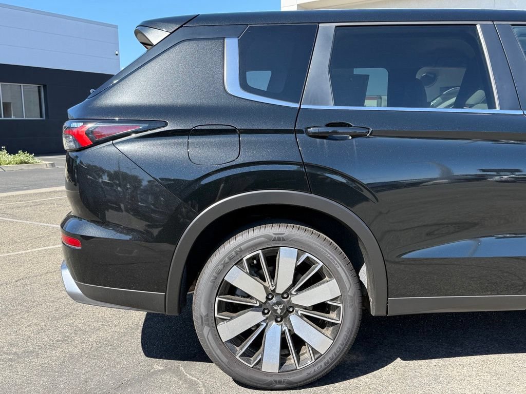 New 2026 Mitsubishi Outlander FWD image 14
