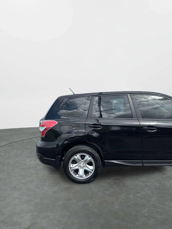Used 2015 Subaru Forester 2.5i AWD/4WD image 5