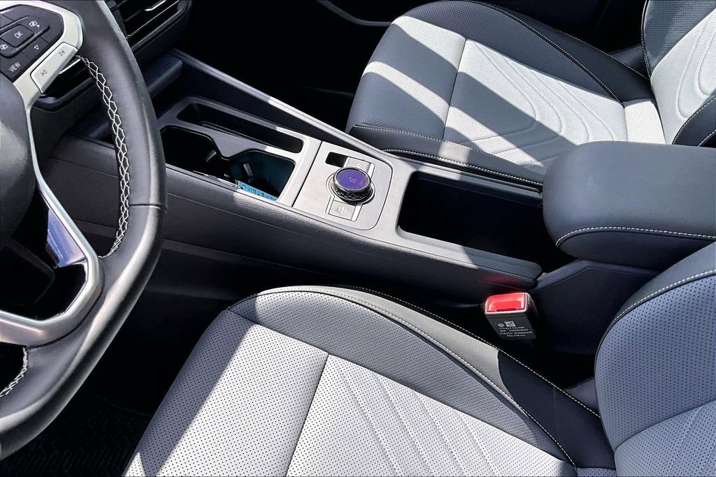 Certified 2026 Volkswagen Tiguan SE w/ Panoramic Sunroof Package FWD image 23