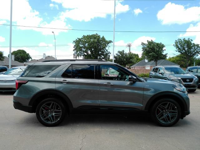 Used 2026 Ford Explorer ST-Line w/ ST-Line Street Pack AWD/4WD image 5