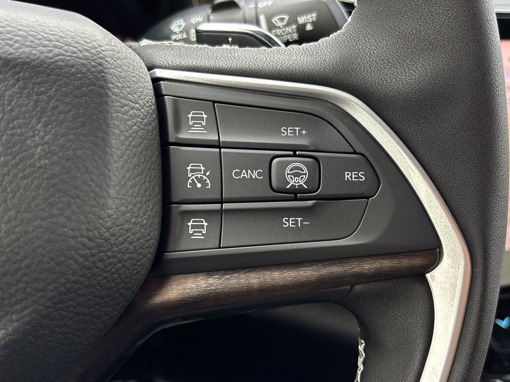 New 2027 Jeep Grand Cherokee Altitude AWD/4WD image 18