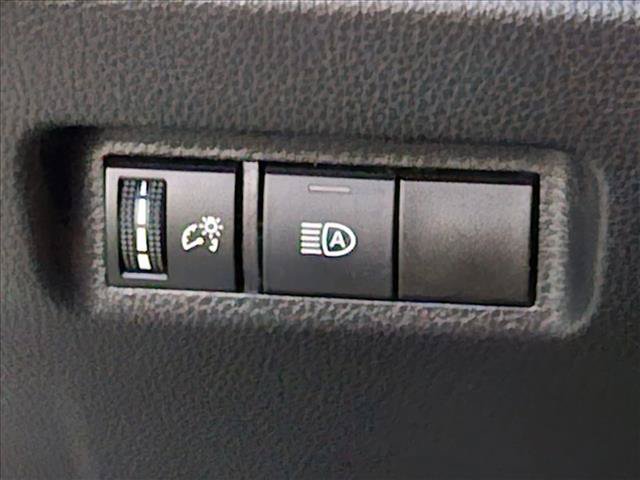 Used 2021 Toyota RAV4 XLE AWD/4WD image 8