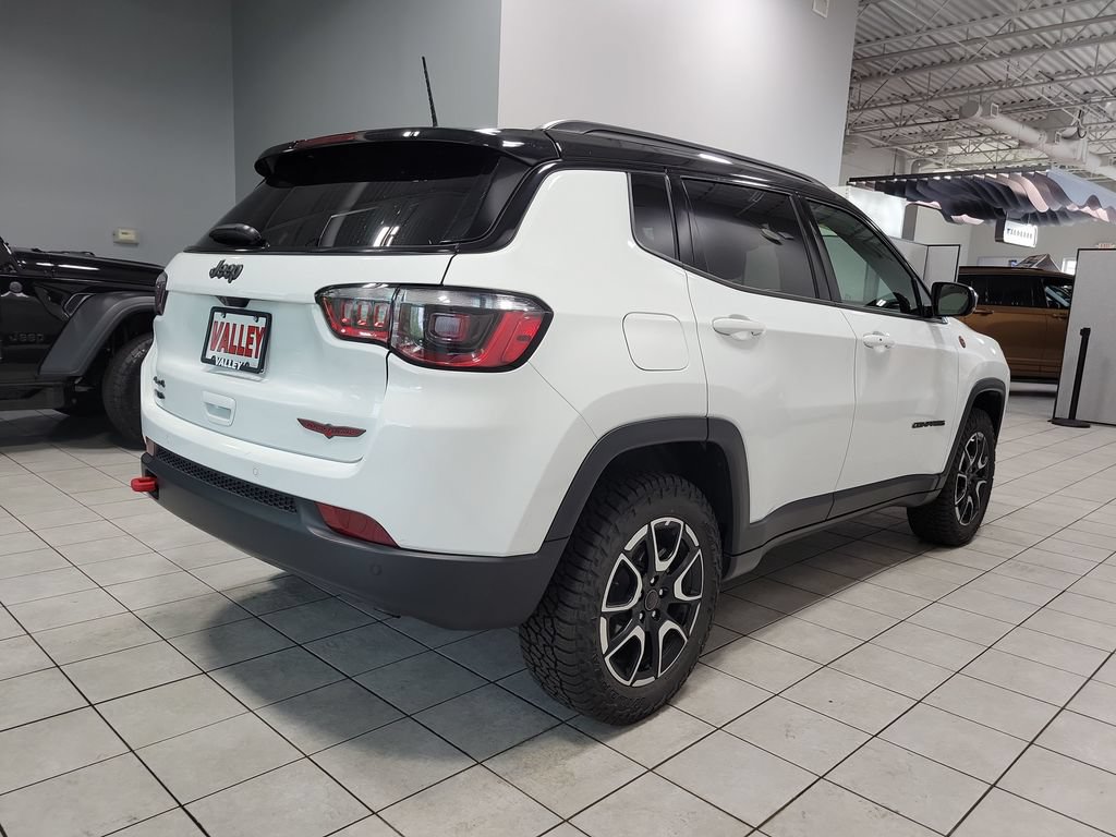 Used 2026 Jeep Compass Trailhawk AWD/4WD image 11