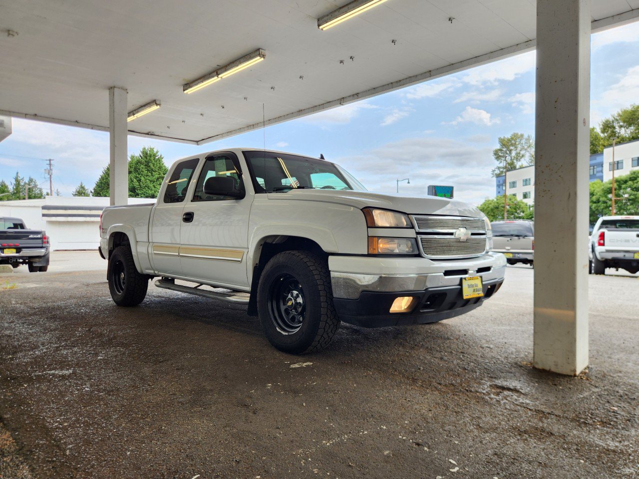 Used 2006 Chevrolet Silverado 1500 LT w/ Onstar Plus Package AWD/4WD image 7