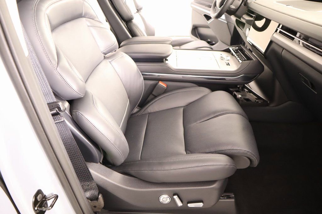 New 2025 Lincoln Navigator Reserve image 14