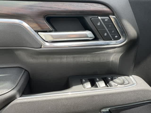 Used 2025 GMC Sierra 1500 SLT AWD/4WD image 14