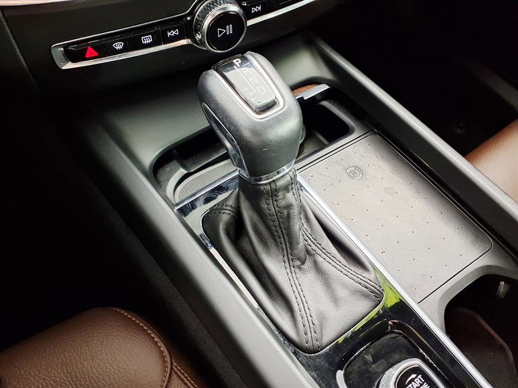 Used 2021 Volvo XC60 T5 Momentum w/ Advanced Package image 21