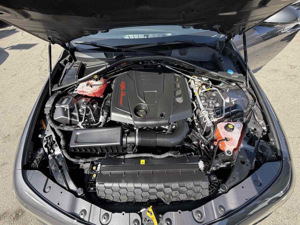 Used 2019 Alfa Romeo Giulia w/ Nero Edizione image 18