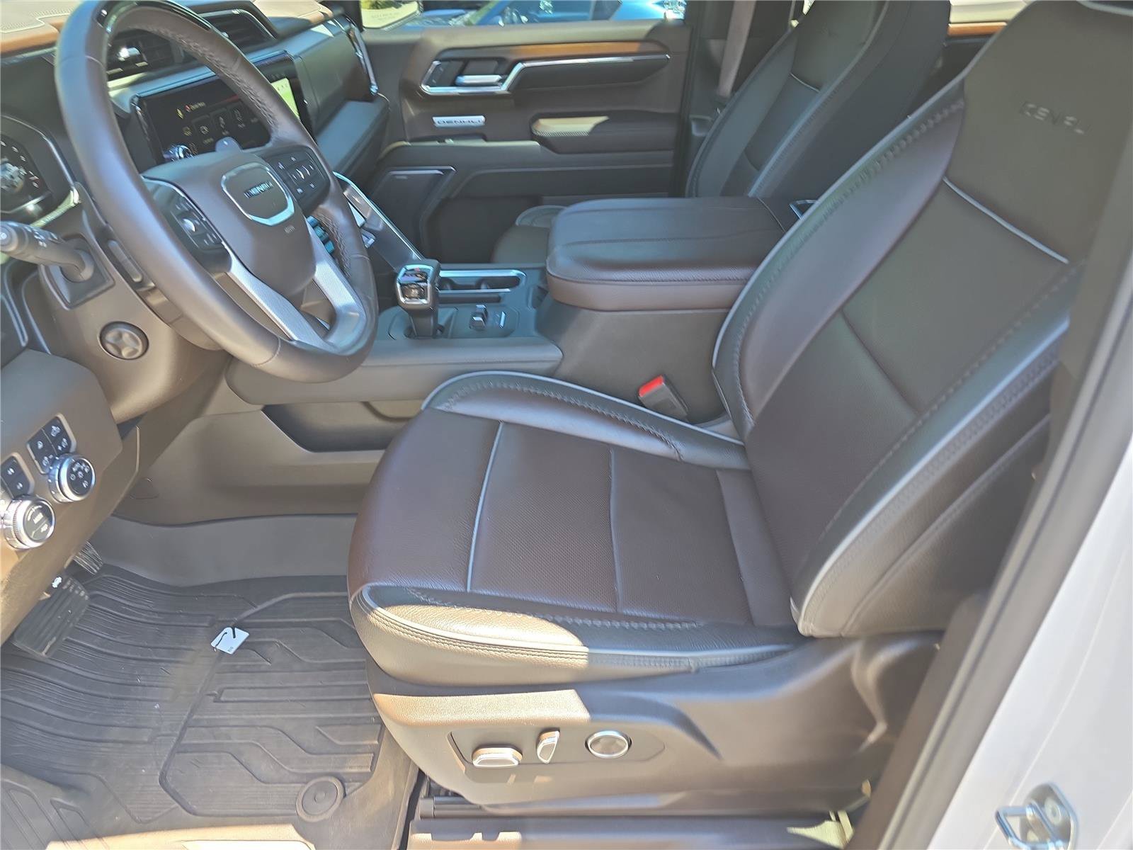 Used 2024 GMC Sierra 1500 Denali AWD/4WD image 21