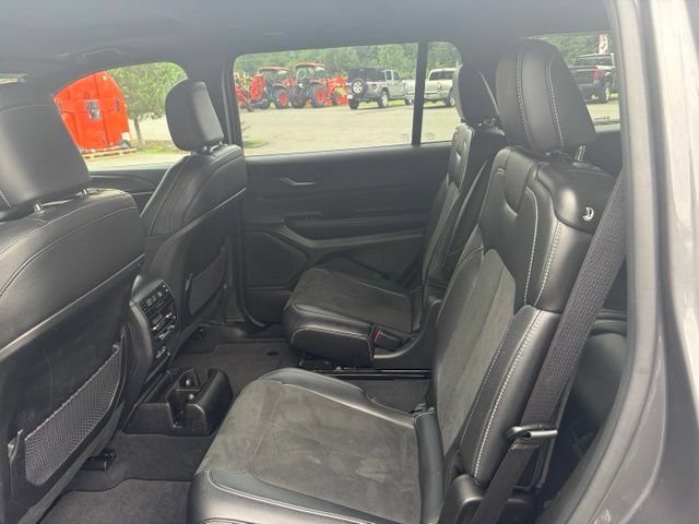 Used 2025 Jeep Grand Cherokee L Altitude RWD image 15