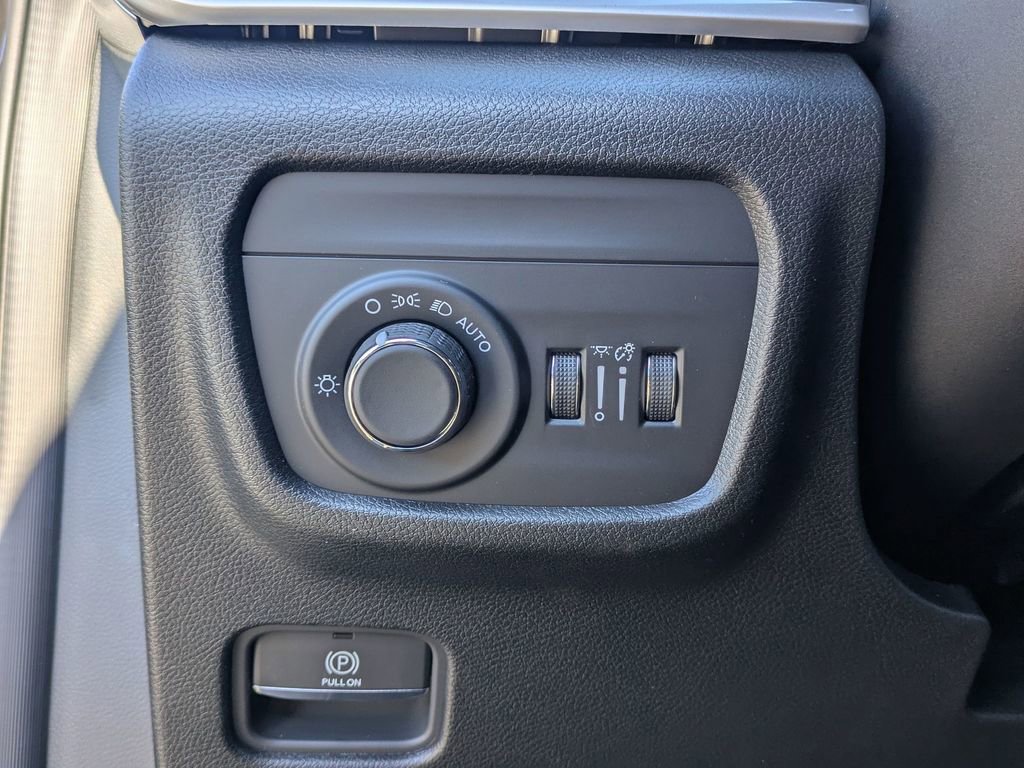 New 2025 Jeep Grand Cherokee L Altitude image 18