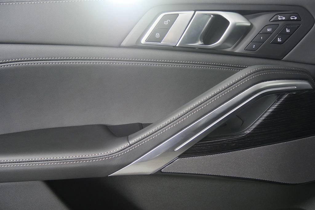 New 2026 BMW X6 xDrive40i w/ Climate Comfort Package image 8