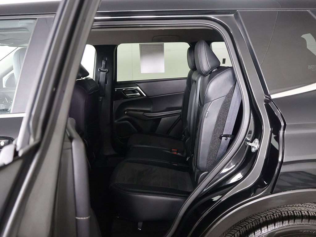 Used 2024 Mitsubishi Outlander SE image 32