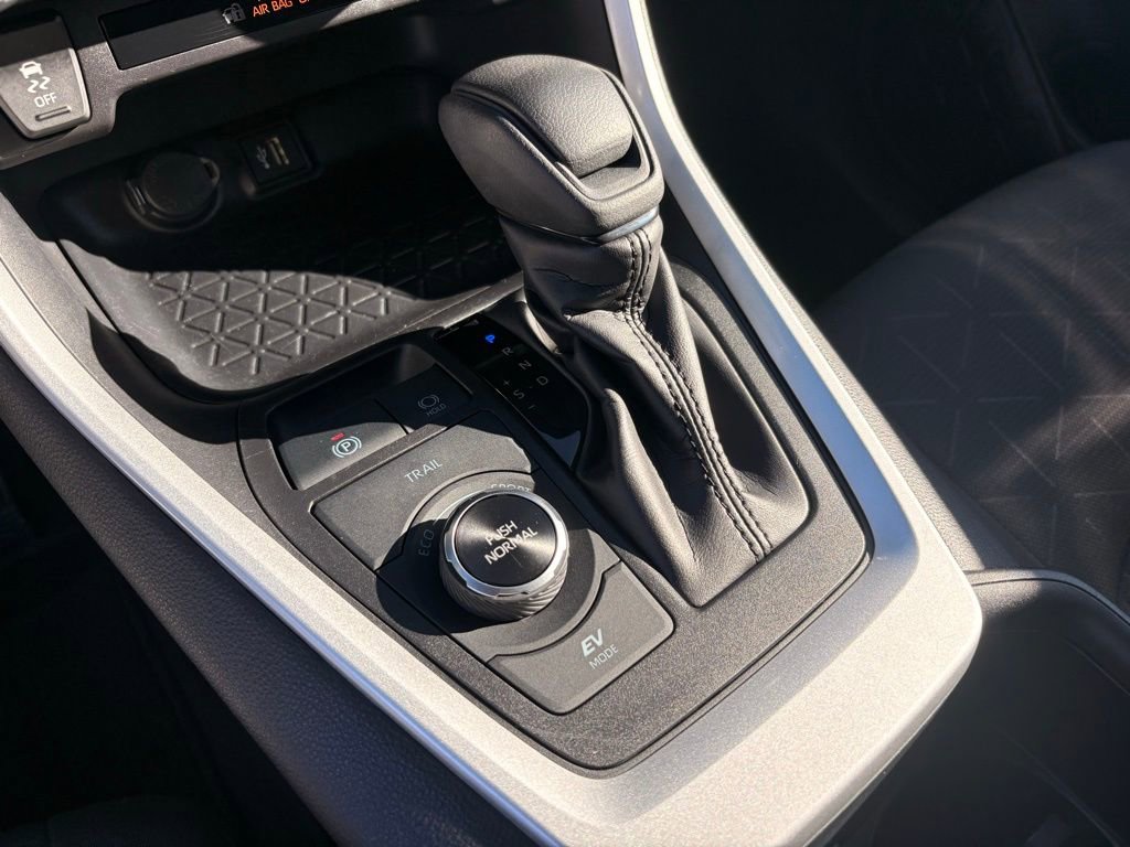 Used 2025 Toyota RAV4 XLE image 21