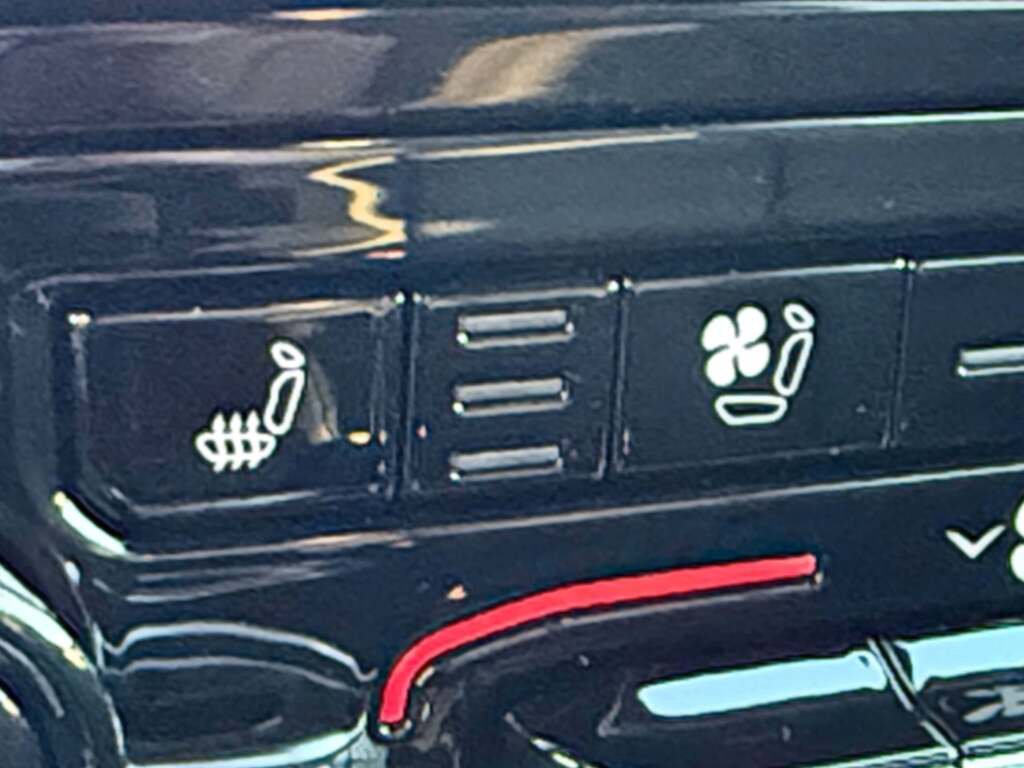 New 2025 Jeep Grand Cherokee L Limited w/ Luxury Tech Group II image 37