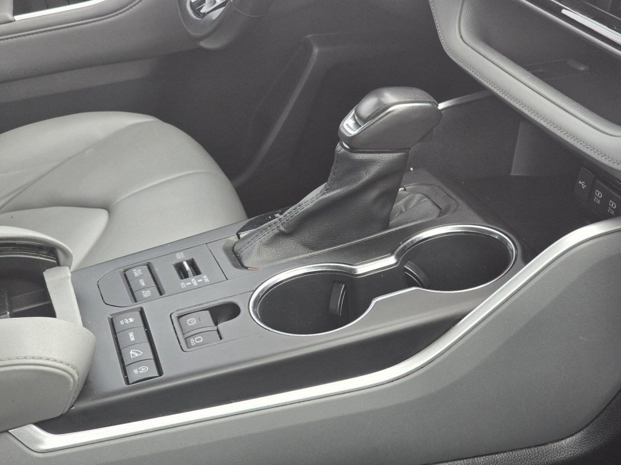 Used 2021 Toyota Highlander XLE image 12