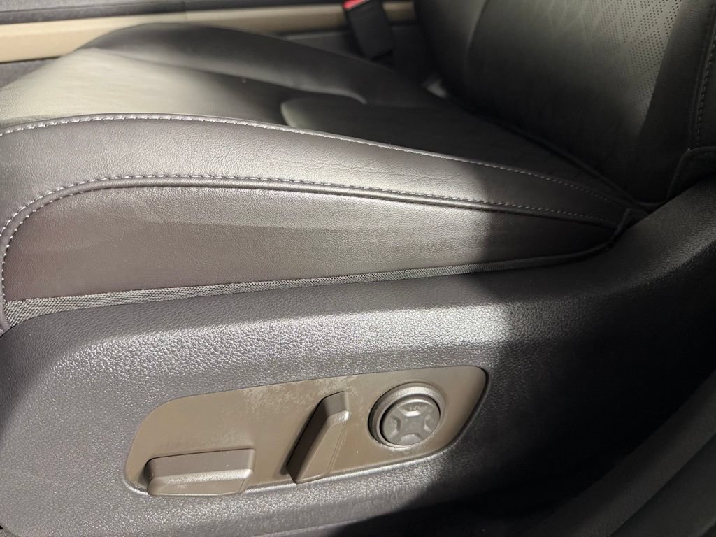 Used 2025 Kia Carnival EX FWD image 26