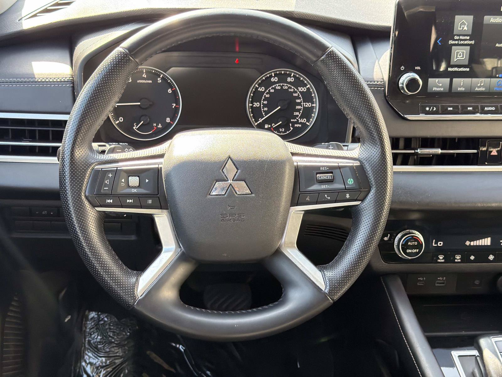 Used 2024 Mitsubishi Outlander AWD image 9