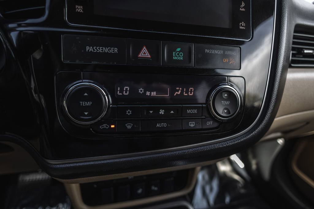 Used 2017 Mitsubishi Outlander GT AWD/4WD image 15