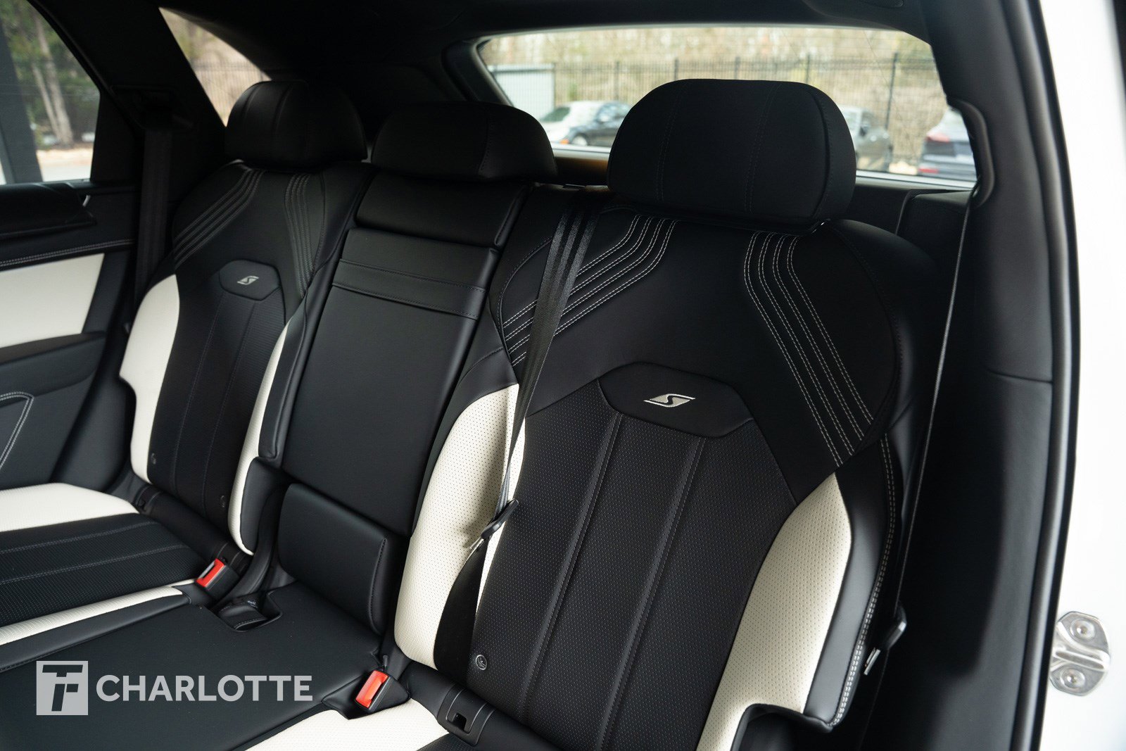 Used 2024 Bentley Bentayga image 34