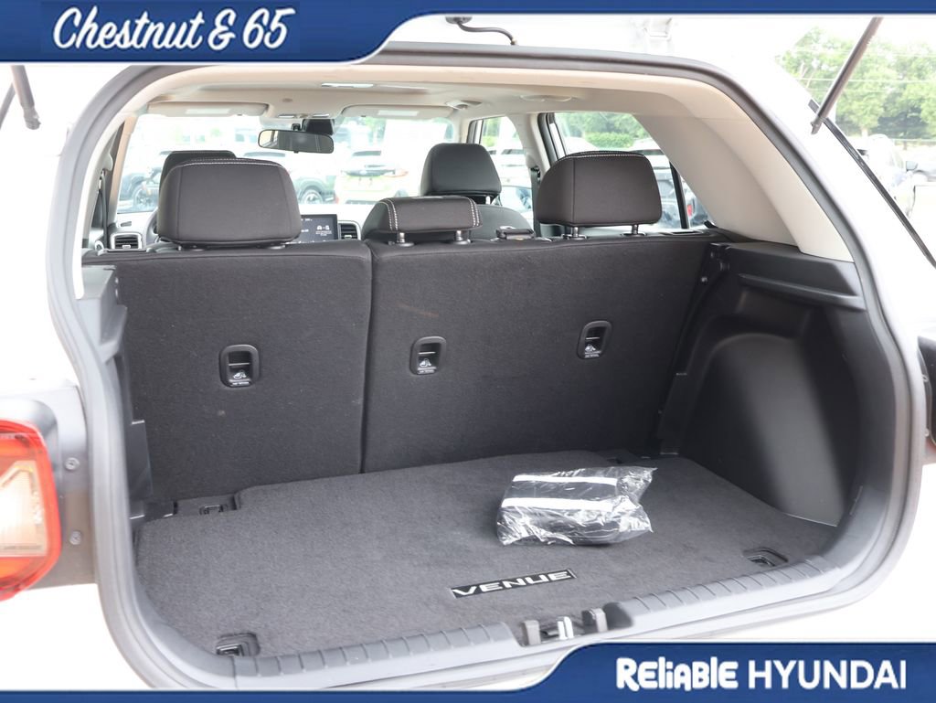 Used 2023 Hyundai Venue SEL FWD image 16