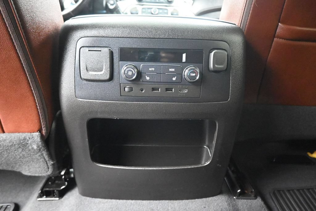 Used 2019 Chevrolet Suburban Premier w/ Premier Plus Edition AWD/4WD image 33