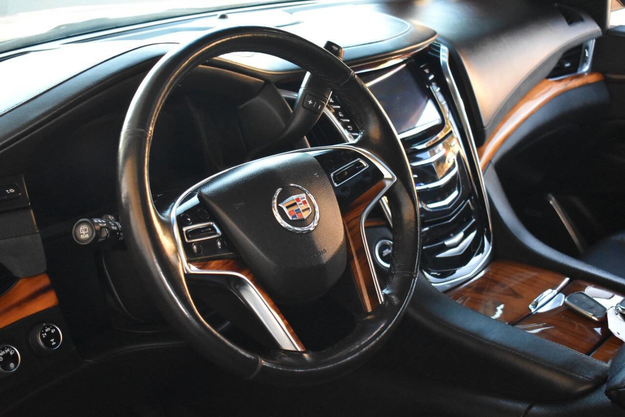Used 2015 Cadillac Escalade Premium image 33