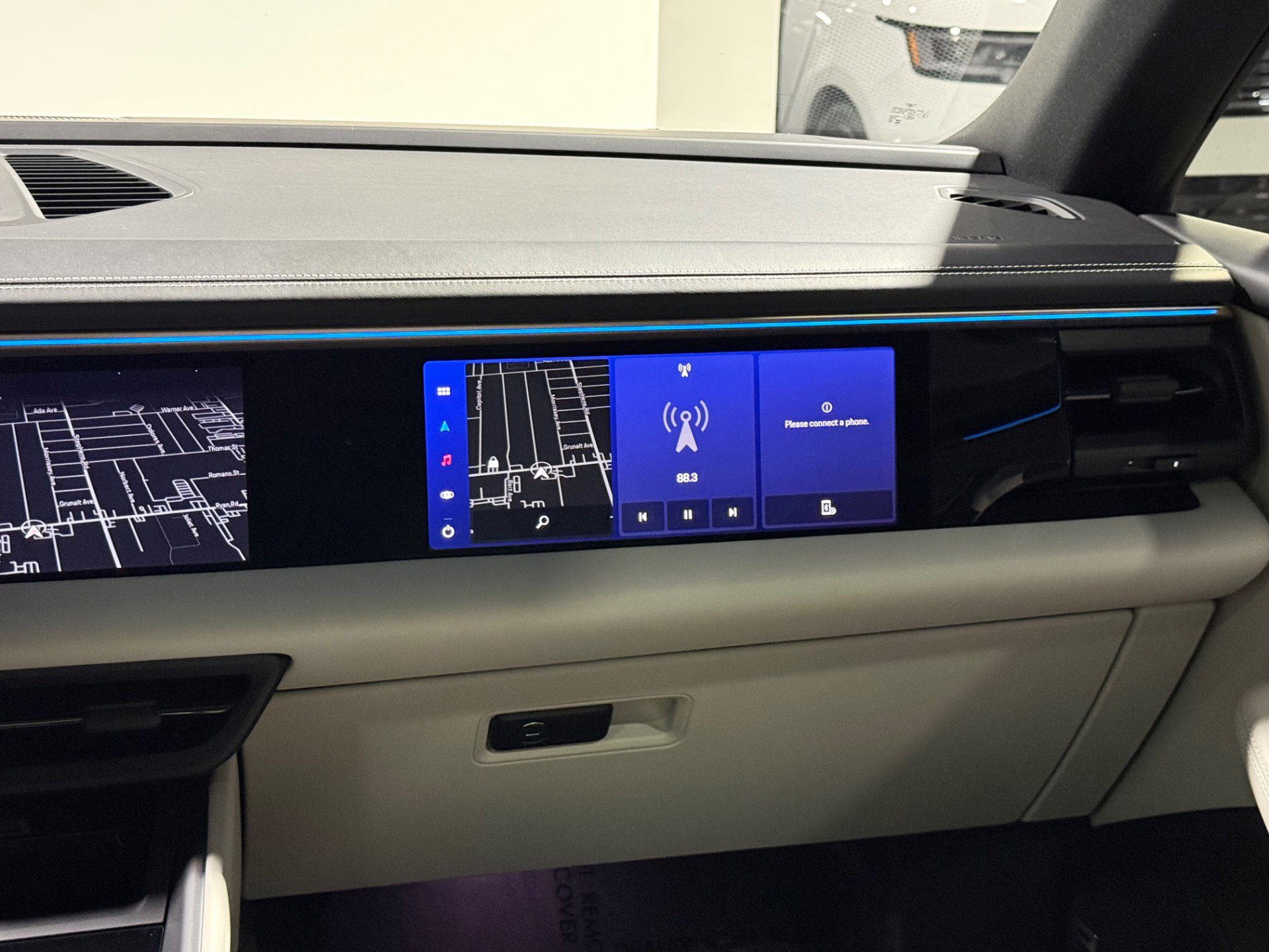 Used 2024 Porsche Macan 4 Electric w/ Premium Package image 60