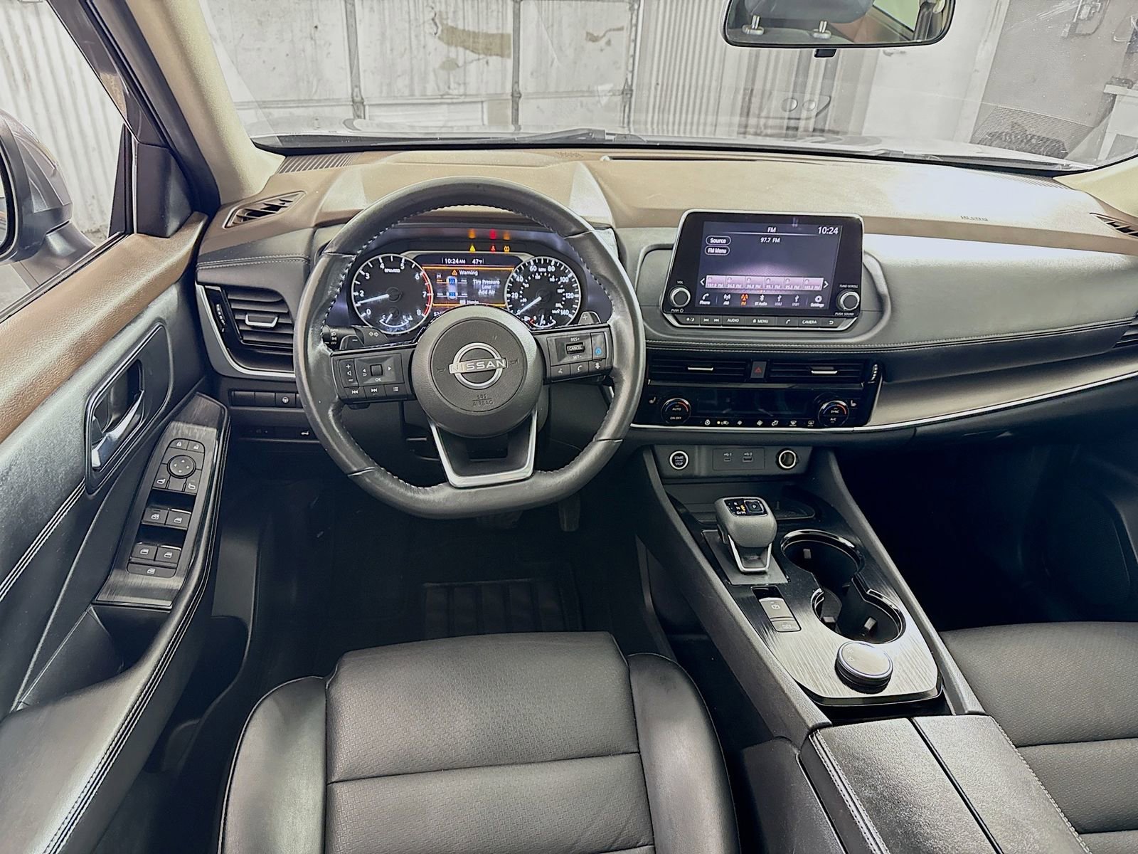 Used 2022 Nissan Rogue SV w/ SV Premium Package image 17