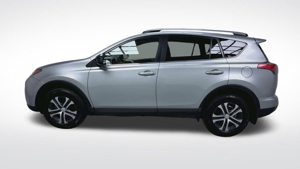 Used 2018 Toyota RAV4 LE w/ Carpet Mat Package image 5