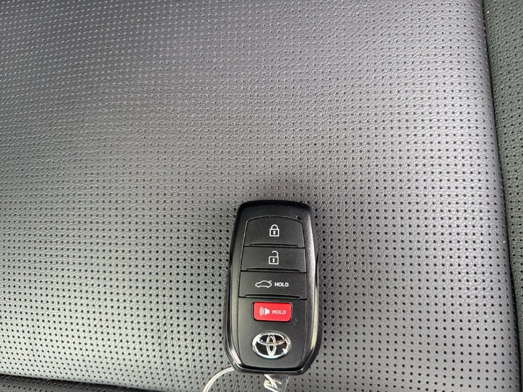 Used 2025 Toyota Camry XLE w/ Premium Plus Package AWD/4WD image 31