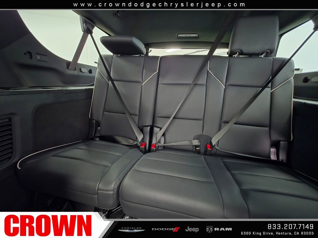 Used 2025 Cadillac Escalade ESV Premium Luxury image 18