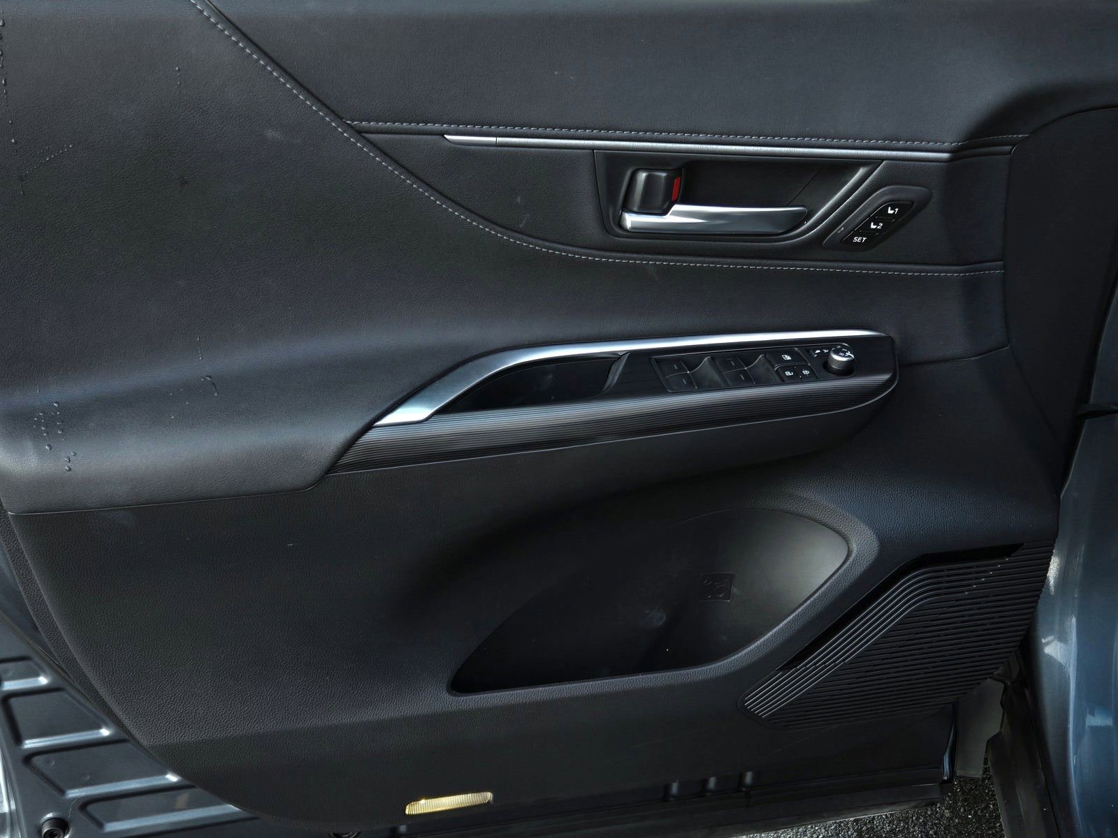 Certified 2021 Toyota Venza XLE image 8