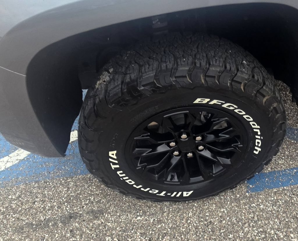 Used 2022 Chevrolet Colorado LT AWD/4WD image 11