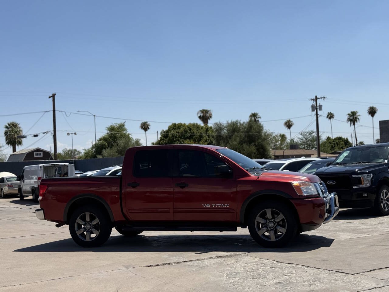 Used 2015 Nissan Titan SV w/ SV Value Truck Package RWD image 4