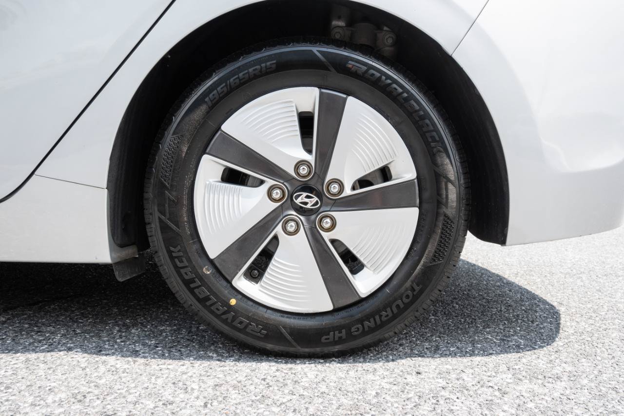 Used 2019 Hyundai Ioniq Blue FWD image 36