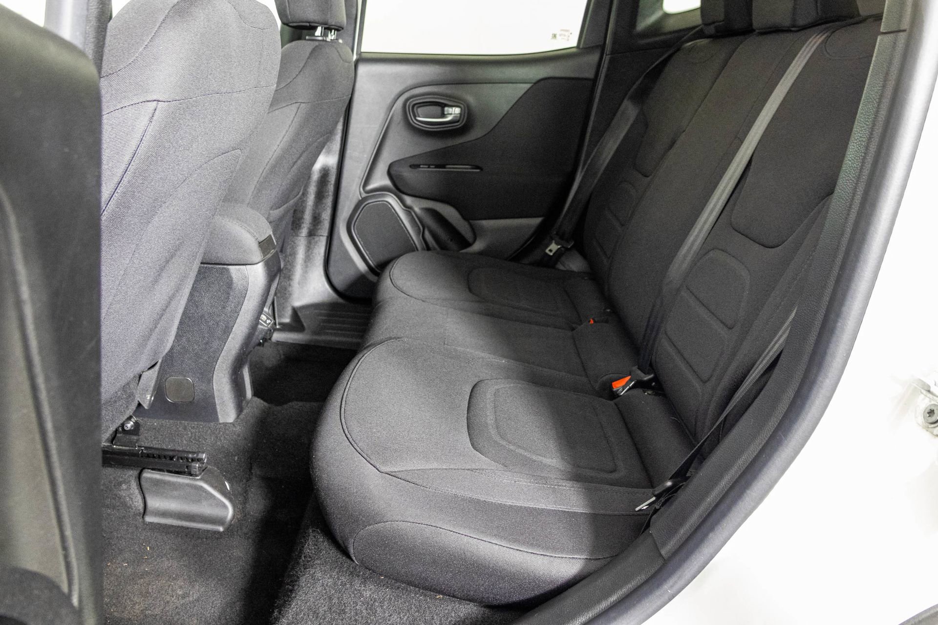 Used 2019 Jeep Renegade Latitude FWD image 35