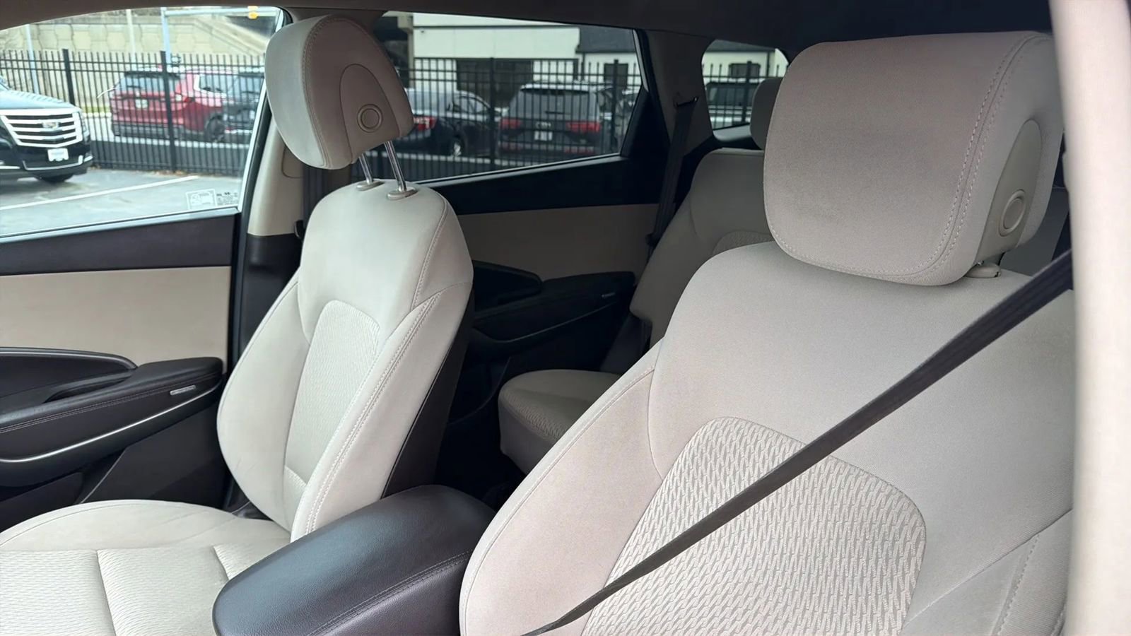 Used 2017 Hyundai Santa Fe SE image 19