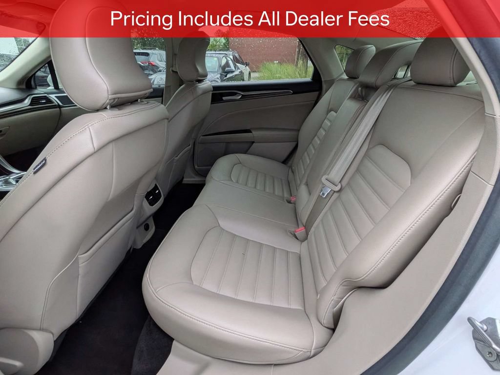 Used 2017 Ford Fusion SE w/ Fusion SE Technology Package FWD image 13