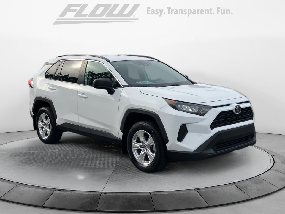 Used 2021 Toyota RAV4 LE image 1