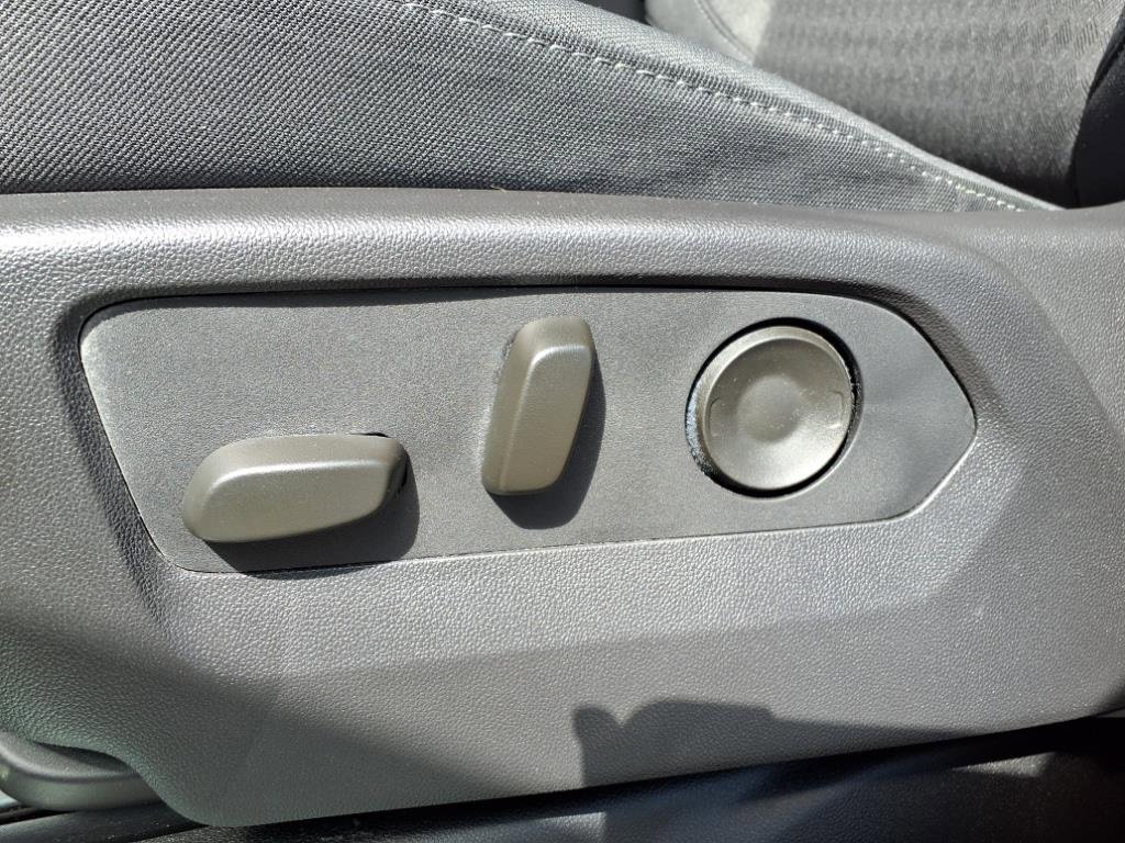 Used 2024 Chevrolet Silverado 1500 LT image 11