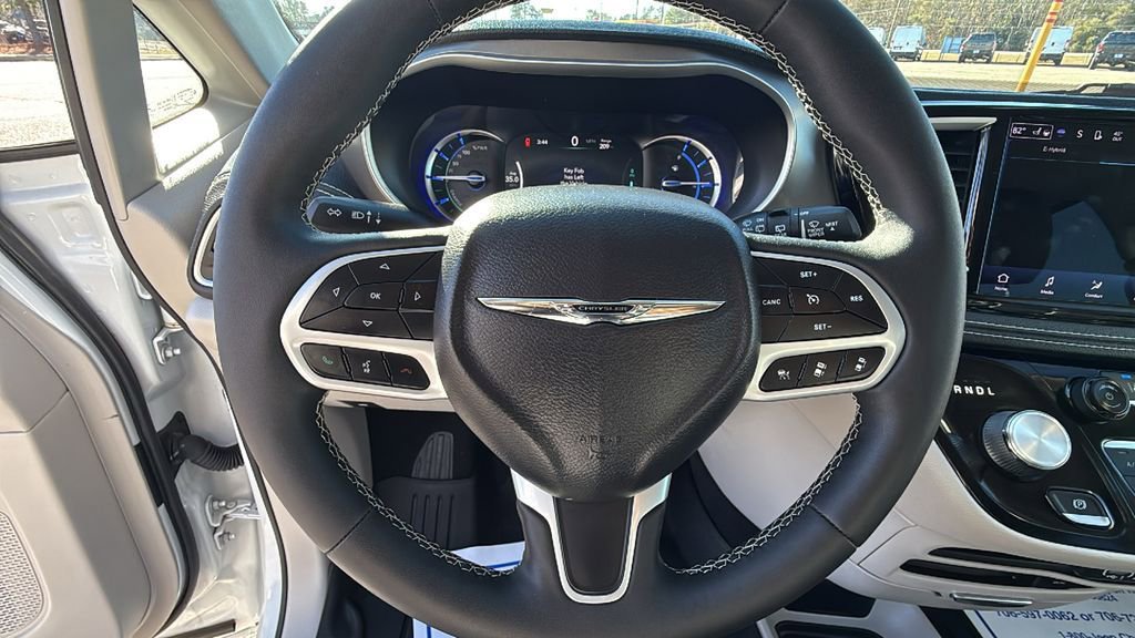 Used 2022 Chrysler Pacifica Touring-L image 21