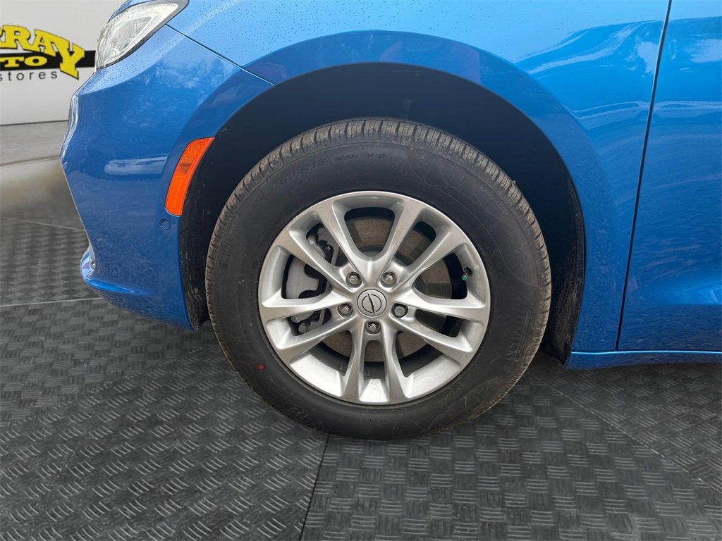 New 2026 Chrysler Pacifica Select image 14