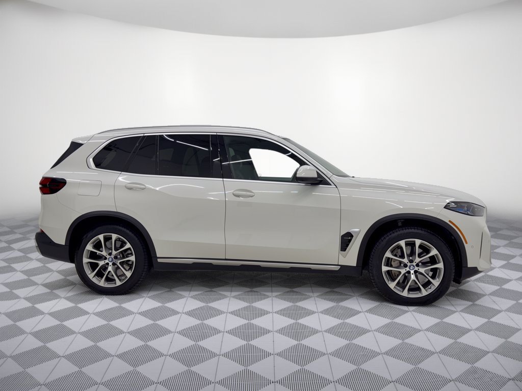 Certified 2024 BMW X5 xDrive50e w/ Premium Package AWD/4WD image 8