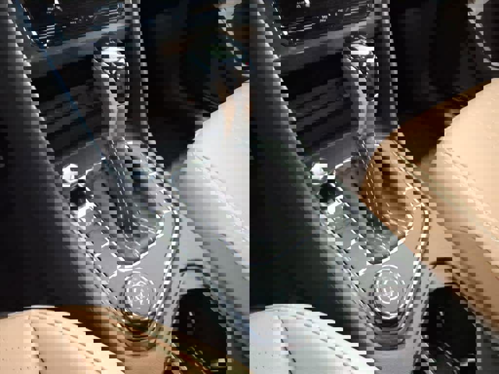 Certified 2023 Volkswagen Tiguan SE image 14