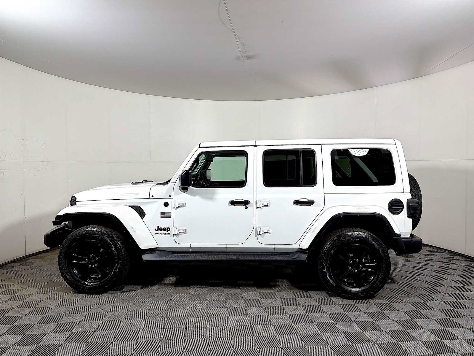 Used 2021 Jeep Wrangler Unlimited Sahara AWD/4WD image 4