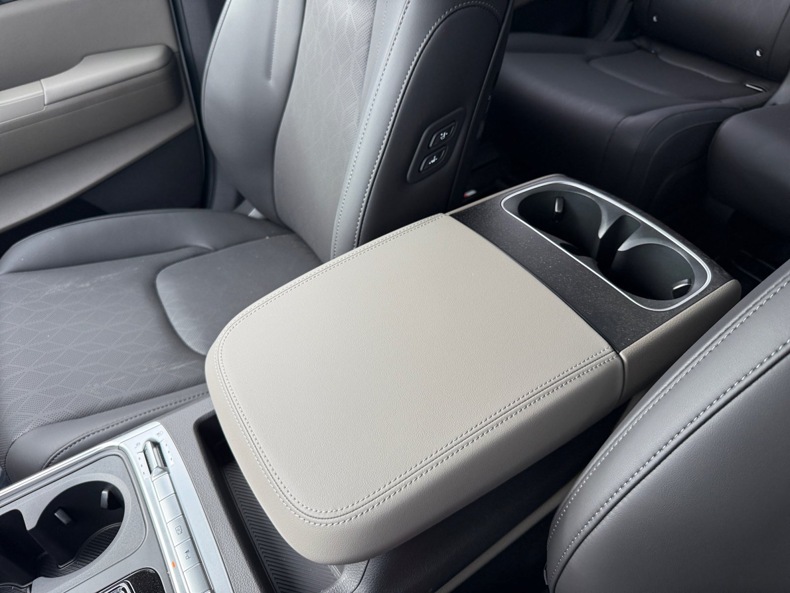 New 2027 Kia Carnival SX FWD image 14