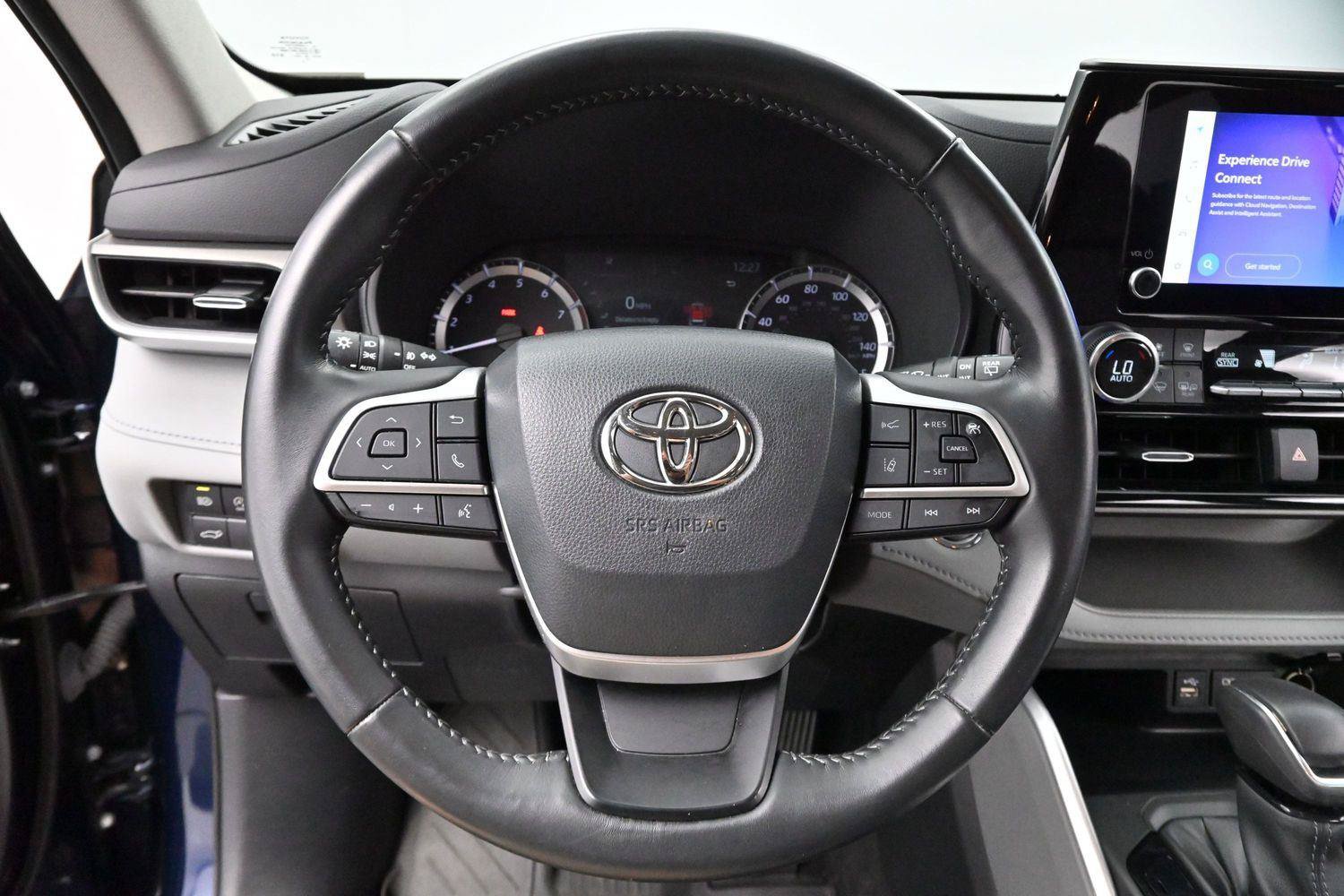 Used 2023 Toyota Highlander LE FWD image 14