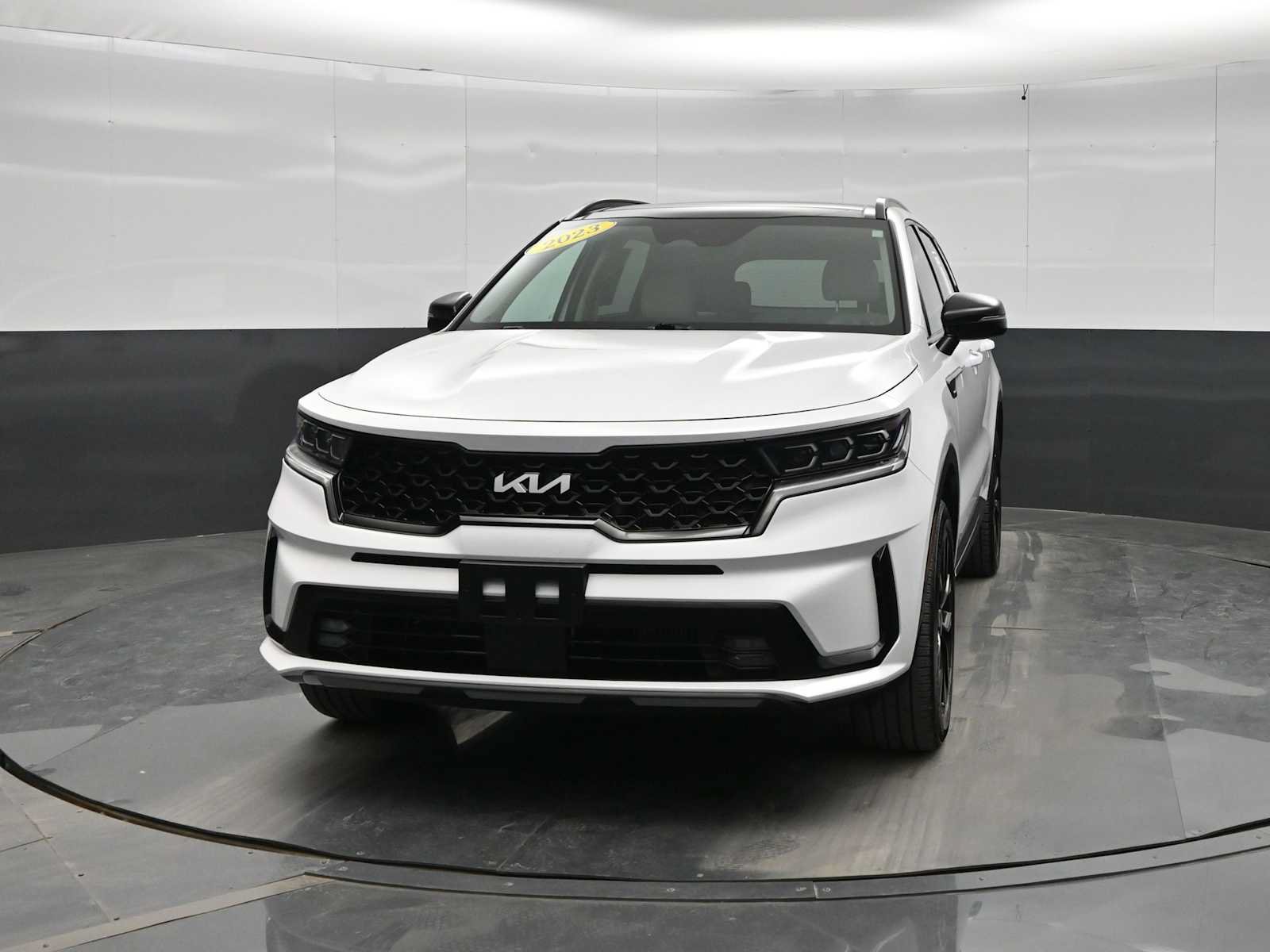 Used 2023 Kia Sorento SX AWD/4WD image 3
