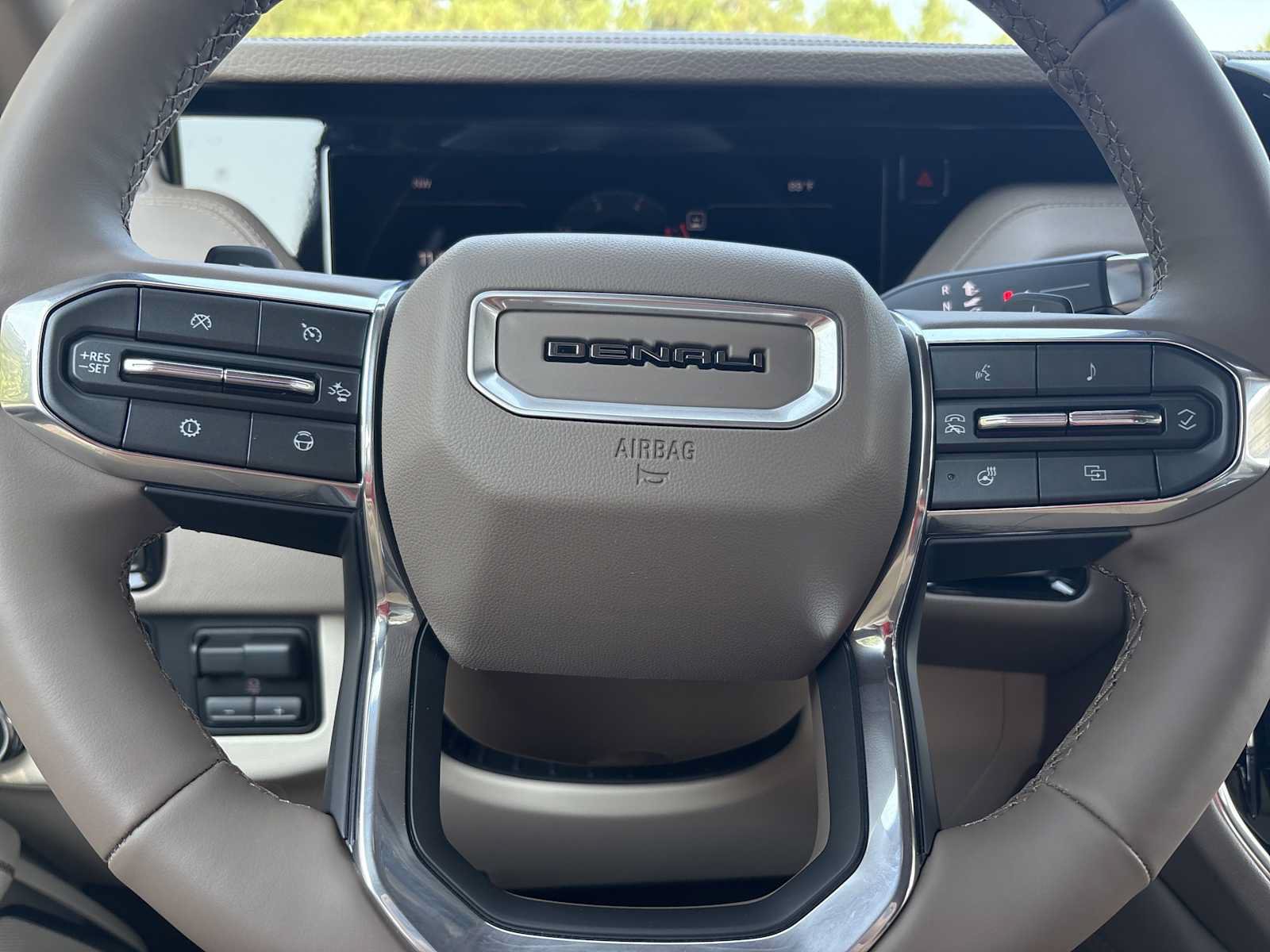 New 2026 GMC Yukon Denali w/ Denali Reserve Package AWD/4WD image 9